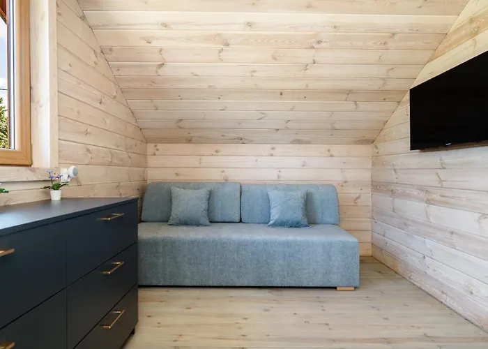 Bryza Kepy Ze Strefa Sportowa Oraz Miejscem Do Grillowania I Rowerami Gratis 롯지