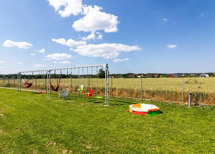 Bryza Kepy Ze Strefa Sportowa Oraz Miejscem Do Grillowania I Rowerami Gratis 롯지