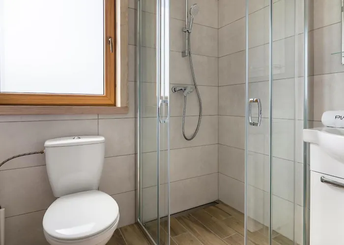 Bryza Kepy Ze Strefa Sportowa Oraz Miejscem Do Grillowania I Rowerami Gratis 롯지