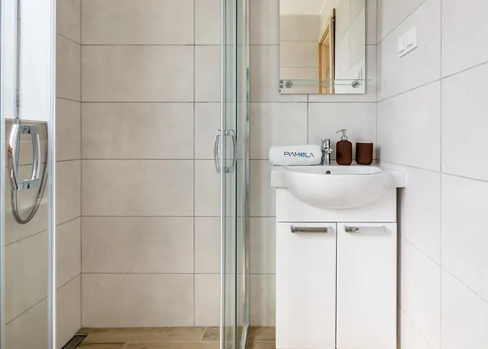 Bryza Kepy Ze Strefa Sportowa Oraz Miejscem Do Grillowania I Rowerami Gratis * Wydmina